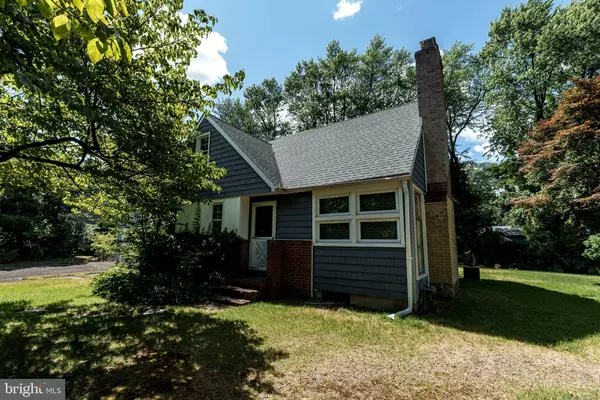 104 LOIS LN, Moorestown, NJ 08057