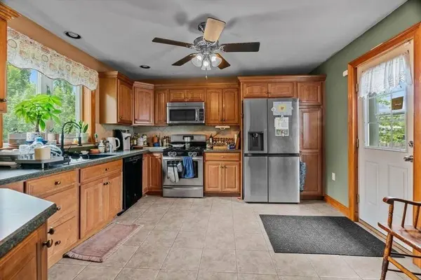 93 Clarkson St, Fall River, MA 02724