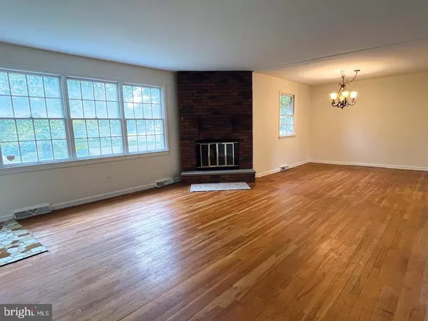 2200 COTTONWOOD DR, Vineland, NJ 08361