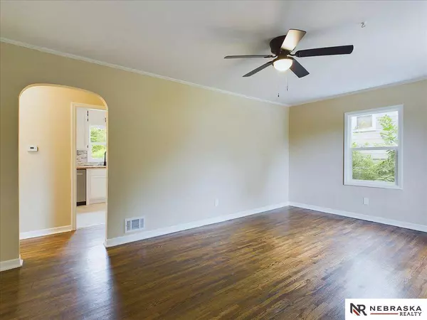 7214 N 34th Street, Omaha, NE 68112