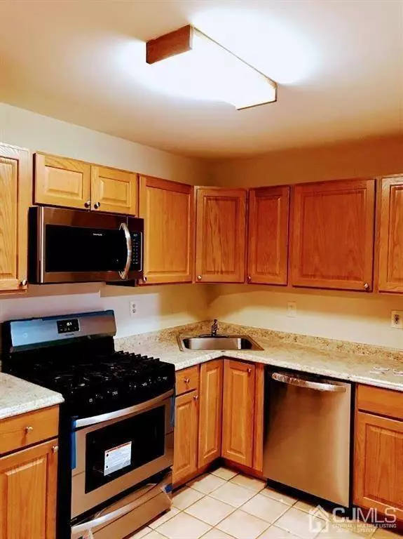 1201 Stoneridge CIR, Helmetta, NJ 08828