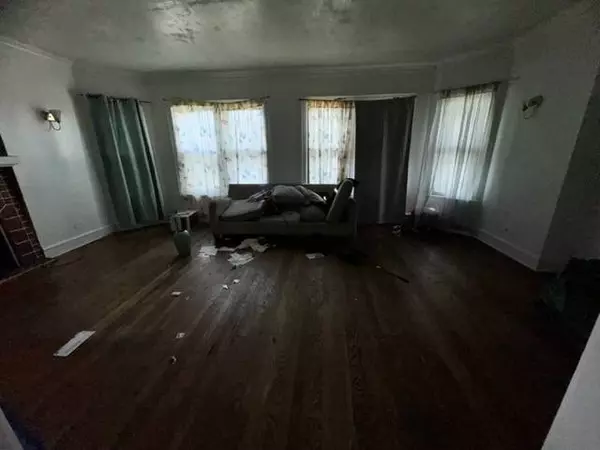 9818 S Peoria Street, Chicago, IL 60643