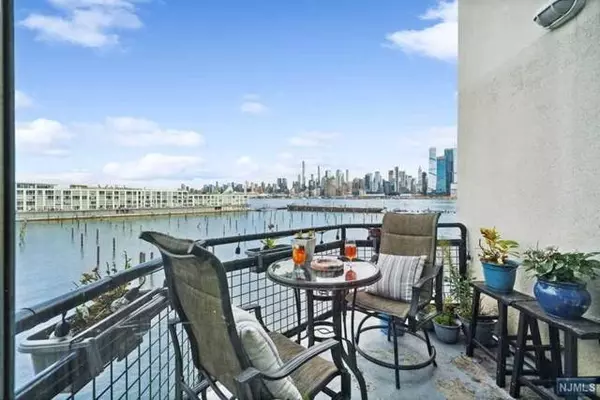600 Harbor BLVD # 923/925, Weehawken, NJ 07086