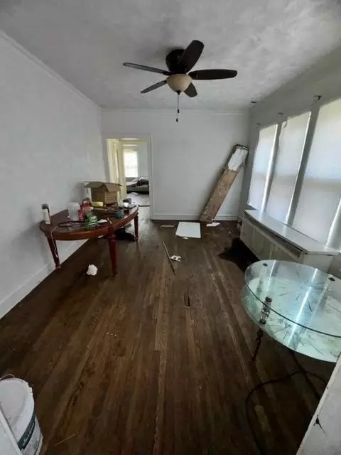 9818 S Peoria Street, Chicago, IL 60643