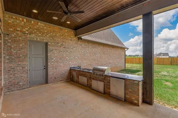 100 Willow Bend Road, Benton, LA 71006