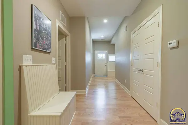 5736 Chimney Rocks Cir, Lawrence, KS 66049