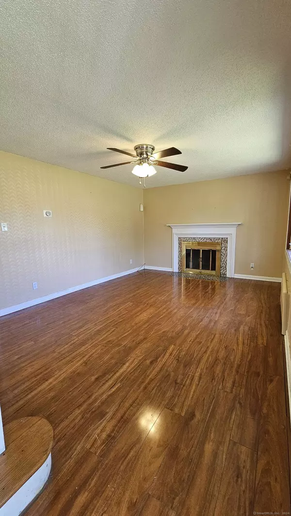 100 Becker Circle, Windsor, CT 06095