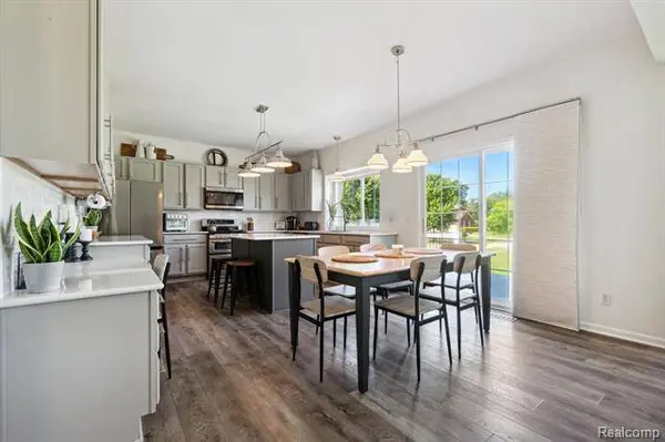 8466 PARKSIDE Drive, Grand Blanc, MI 48439