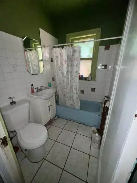 9818 S Peoria Street, Chicago, IL 60643