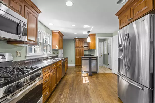 20 Woodruff Avenue, Naugatuck, CT 06770