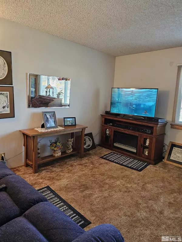 151 B St, Hawthorne, NV 89415