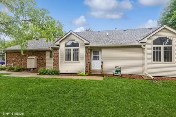6838 Oakwood Drive, Urbandale, IA 50322