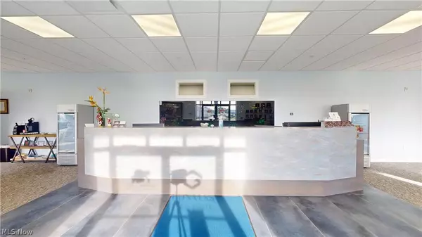 8040 Market ST, Youngstown, OH 44512