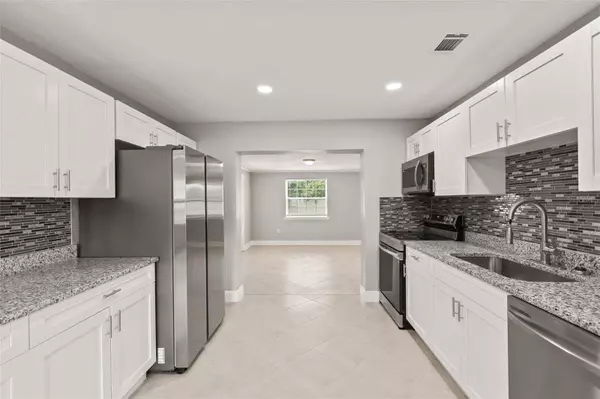 2615 SUNSHINE DR S, Lakeland, FL 33801