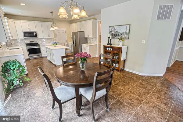 4576 MANOR DR, Mechanicsburg, PA 17055