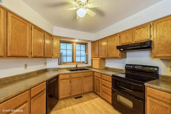 6838 Oakwood Drive, Urbandale, IA 50322