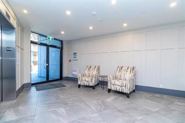 6540 Metral Dr #405, Nanaimo, BC V9L 0L8