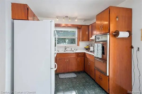 71 ORCHARD Street, River Rouge, MI 48218