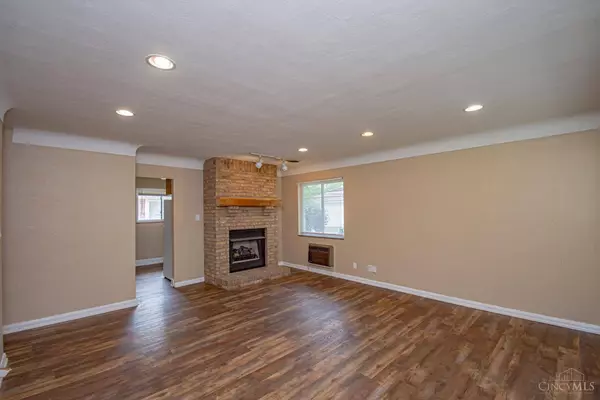 3814 Glaser Dr, Kettering, OH 45429