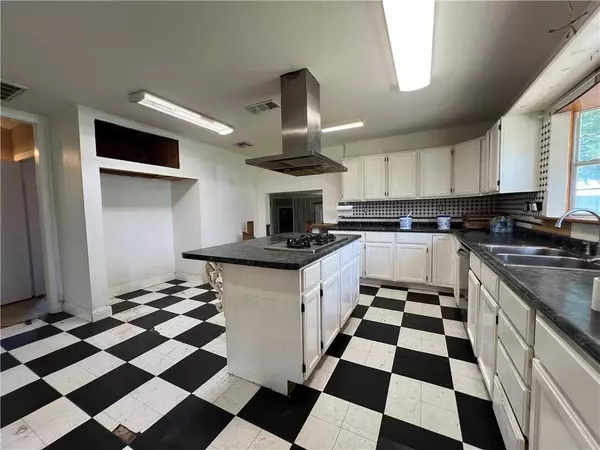 231 OAK ST, St. Rose, LA 70087