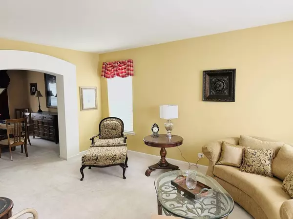 2033 Morningview DR, Hoffman Estates, IL 60192