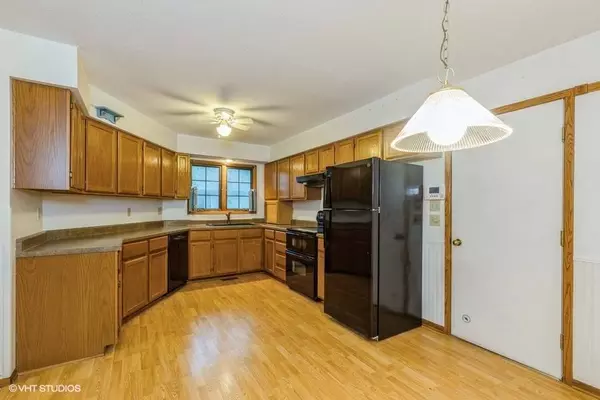 6838 Oakwood Drive, Urbandale, IA 50322