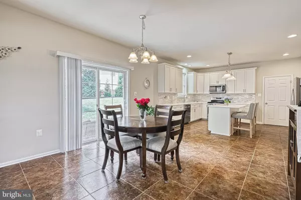 4576 MANOR DR, Mechanicsburg, PA 17055