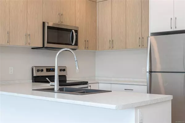 6540 Metral Dr #405, Nanaimo, BC V9L 0L8