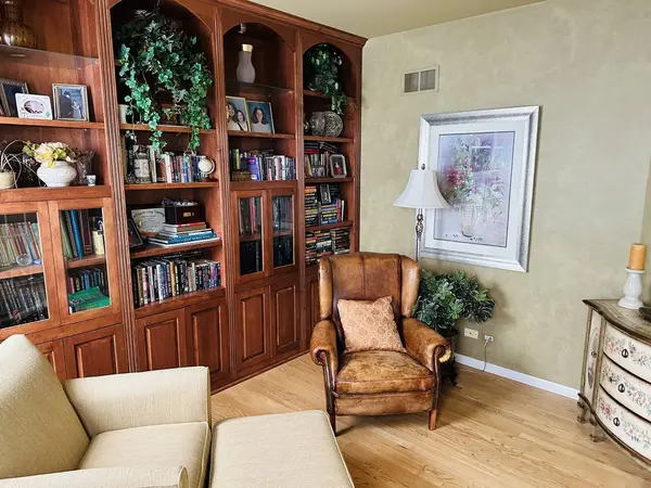 2033 Morningview DR, Hoffman Estates, IL 60192