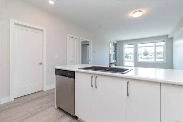 6540 Metral Dr #405, Nanaimo, BC V9L 0L8