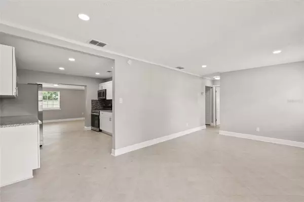 2615 SUNSHINE DR S, Lakeland, FL 33801