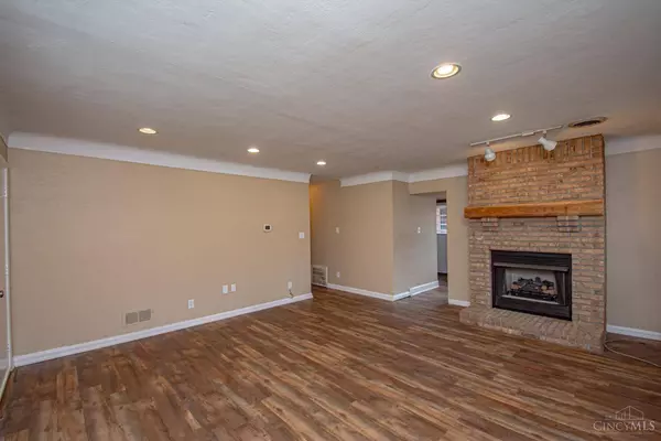 3814 Glaser Dr, Kettering, OH 45429