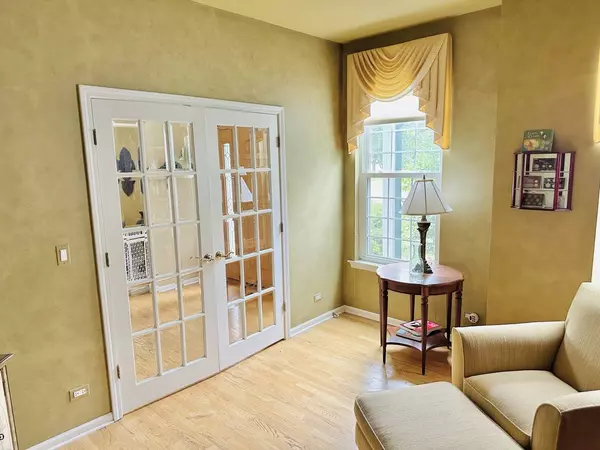 2033 Morningview DR, Hoffman Estates, IL 60192