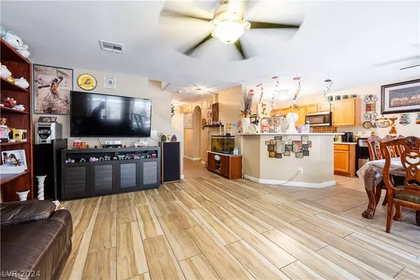 6560 Holly Bluff Court, Las Vegas, NV 89122