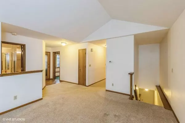 6838 Oakwood Drive, Urbandale, IA 50322