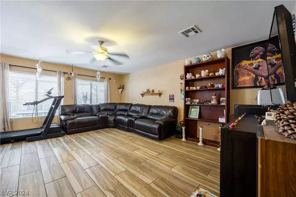 6560 Holly Bluff Court, Las Vegas, NV 89122