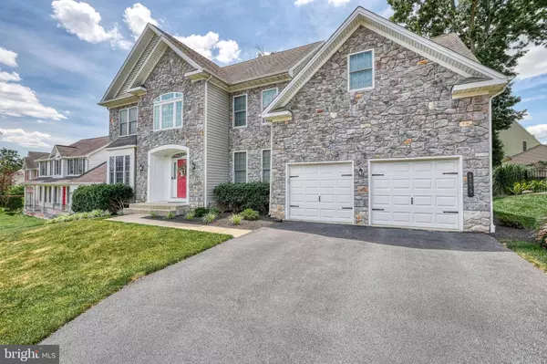 4576 MANOR DR, Mechanicsburg, PA 17055