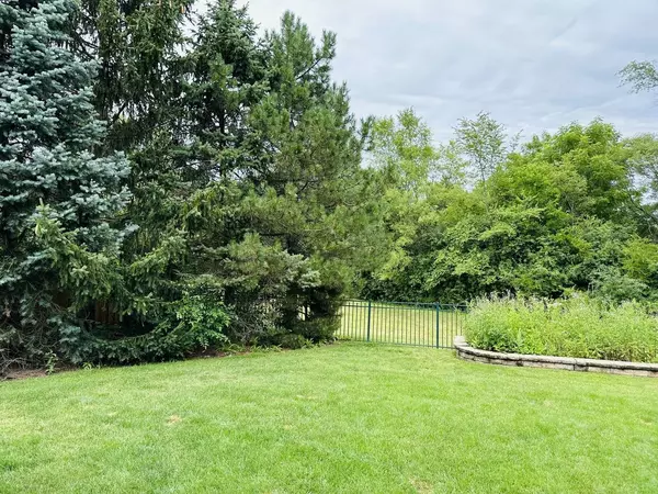 2033 Morningview DR, Hoffman Estates, IL 60192