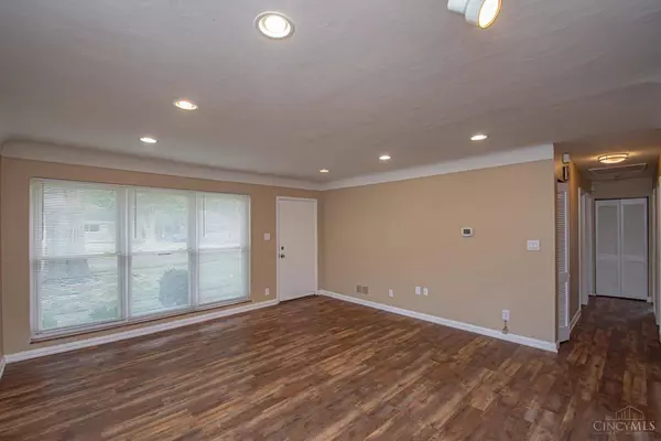 3814 Glaser Dr, Kettering, OH 45429