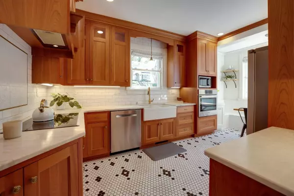 1908 Arlington Place, Madison, WI 53726