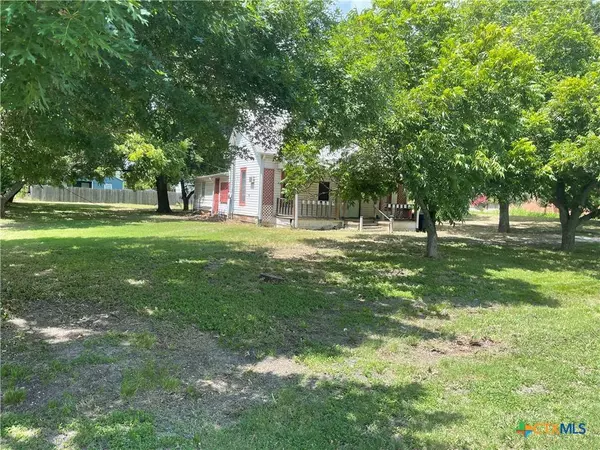 409 Crockett ST, Holland, TX 76534