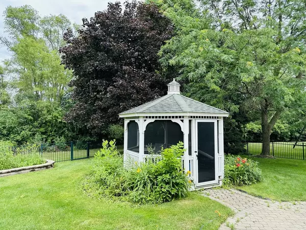 2033 Morningview DR, Hoffman Estates, IL 60192