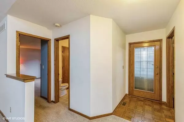 6838 Oakwood Drive, Urbandale, IA 50322