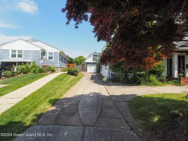 3891 Amboy RD, Staten Island, NY 10308