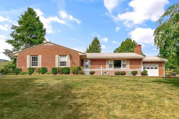 4968 Pulaski Giles TPKE, Pearisburg, VA 24134