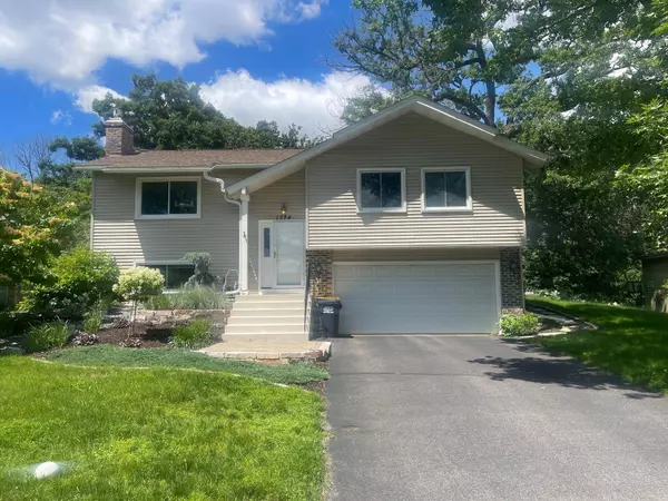 1774 Walnut LN, Eagan, MN 55122