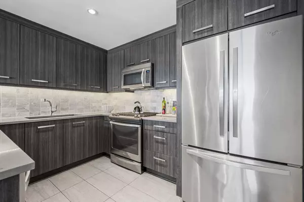 1818 Kensington RD NW #2, Calgary, AB T2T 5W3