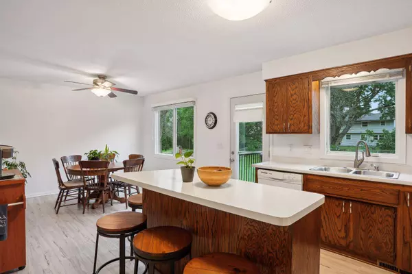 9817 York Curve S, Bloomington, MN 55431