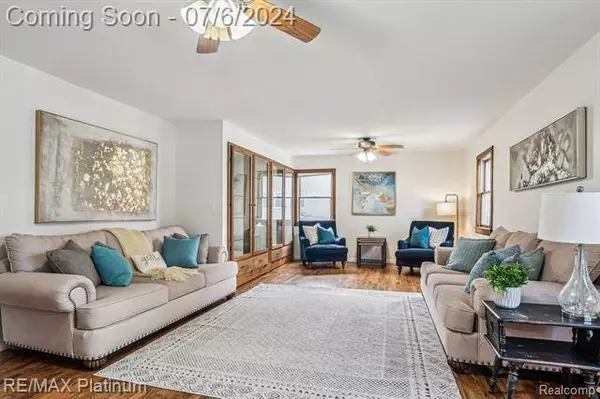 132 BEVINS Street, Holly, MI 48442