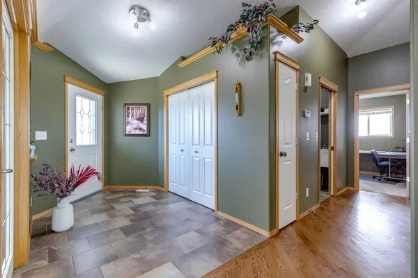 126 Park Lane DR, Strathmore, AB T1P1R2